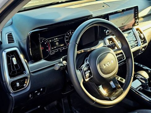 Used 2022 Kia Sorento SX AWD/4WD image 16