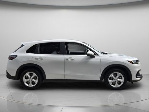 Used 2023 Honda HR-V LX image 3