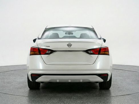 Used 2025 Nissan Altima 2.5 SV FWD image 7