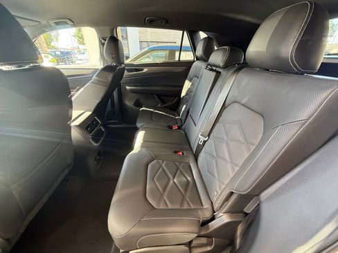 Used 2025 Volkswagen Atlas Cross Sport SE image 22