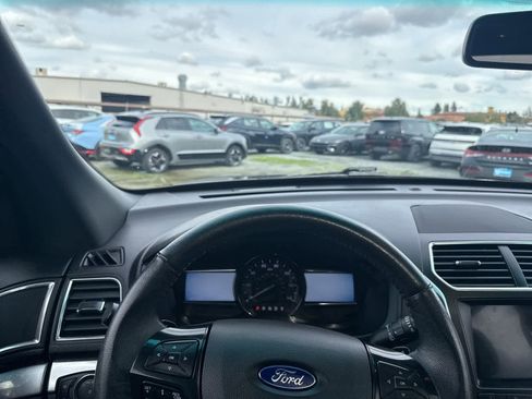 Used 2017 Ford Explorer Sport w/ Equipment Group 401A image 23