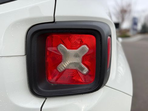 Used 2015 Jeep Renegade Latitude w/ Popular Equipment Group image 39