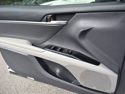 Used 2018 Toyota Camry FWD image 27