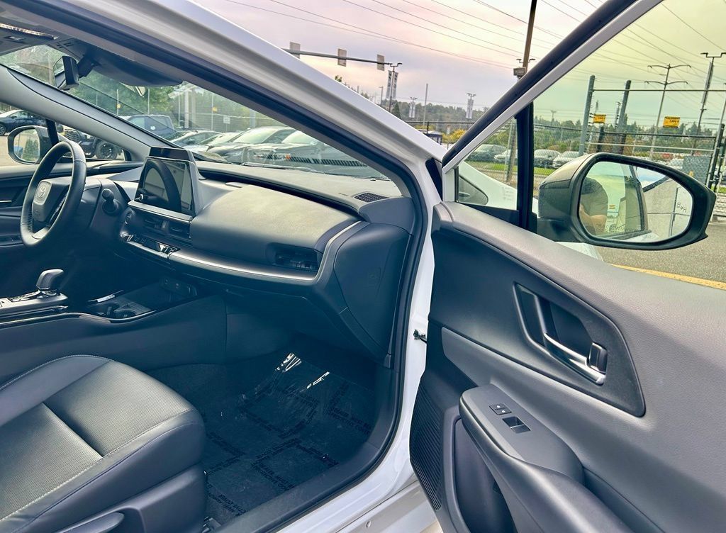 Certified 2023 Toyota Prius XLE FWD image 15