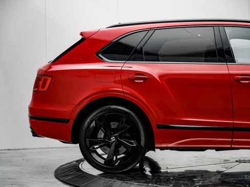 Used 2019 Bentley Bentayga image 17