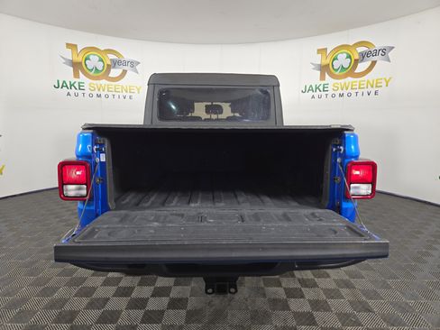Used 2021 Jeep Gladiator Sport image 31