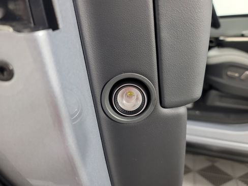 Used 2024 Rivian R1S Adventure AWD/4WD image 32