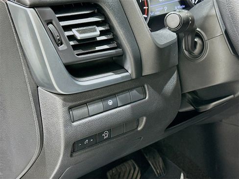 Used 2023 Nissan Rogue SV image 10