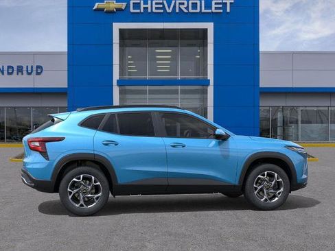 New 2026 Chevrolet Trax LT w/ Driver Confidence Package FWD image 5
