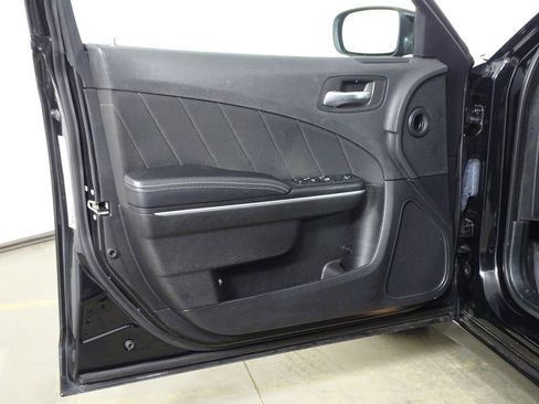 Used 2019 Dodge Charger SXT image 15