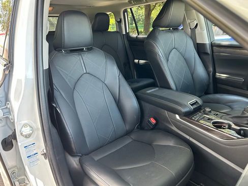 Used 2022 Toyota Highlander Platinum AWD/4WD image 13