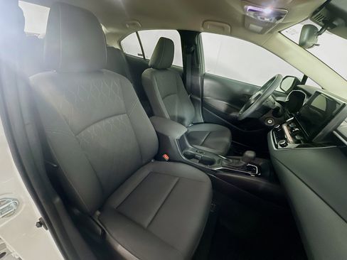 Used 2025 Toyota Corolla LE image 28