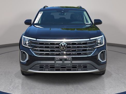 Used 2024 Volkswagen Atlas SE AWD/4WD image 2