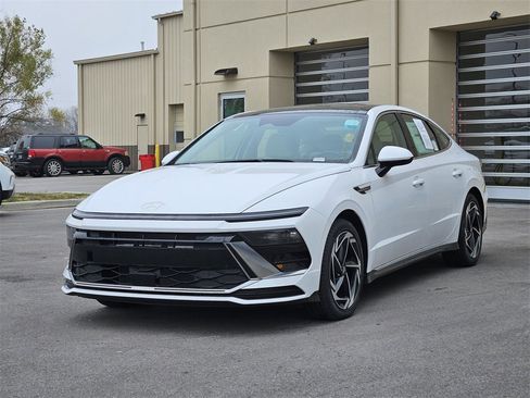 Used 2025 Hyundai Sonata SEL image 2