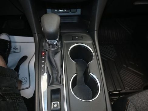 Used 2022 Chevrolet Equinox LT FWD image 11