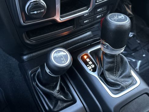 Used 2018 Jeep Wrangler Unlimited Sport image 25