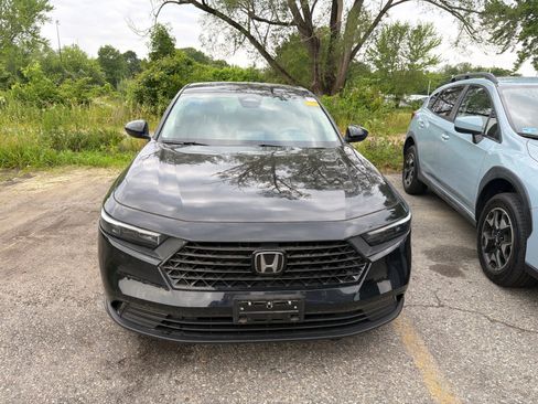 Used 2023 Honda Accord EX image 2