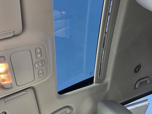 Used 2012 Kia Sedona EX w/ Luxury Pkg image 28