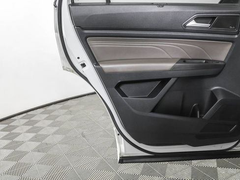 Used 2022 Volkswagen Atlas Cross Sport SEL Premium R-Line image 39