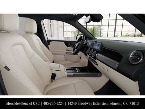 Used 2026 Mercedes-Benz GLB 250 4MATIC image 4