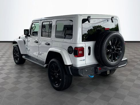 Used 2022 Jeep Wrangler Unlimited Sahara w/ Cold Weather Group AWD/4WD image 8