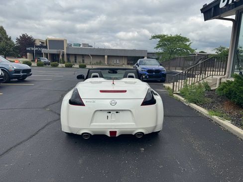 Used 2017 Nissan 370Z Touring Sport RWD image 2