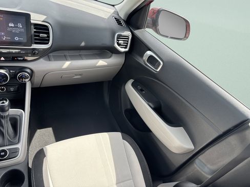 Used 2025 Hyundai Venue SEL FWD image 26