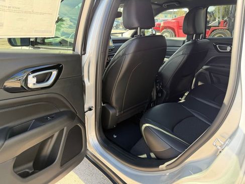 New 2026 Jeep Compass Latitude image 25