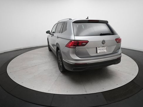 Used 2024 Volkswagen Tiguan SE image 35