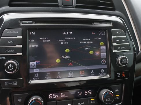 Used 2017 Nissan Maxima Platinum FWD image 32