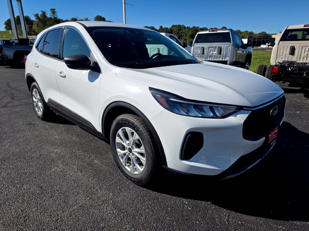 Used 2023 Ford Escape Active AWD/4WD image 2