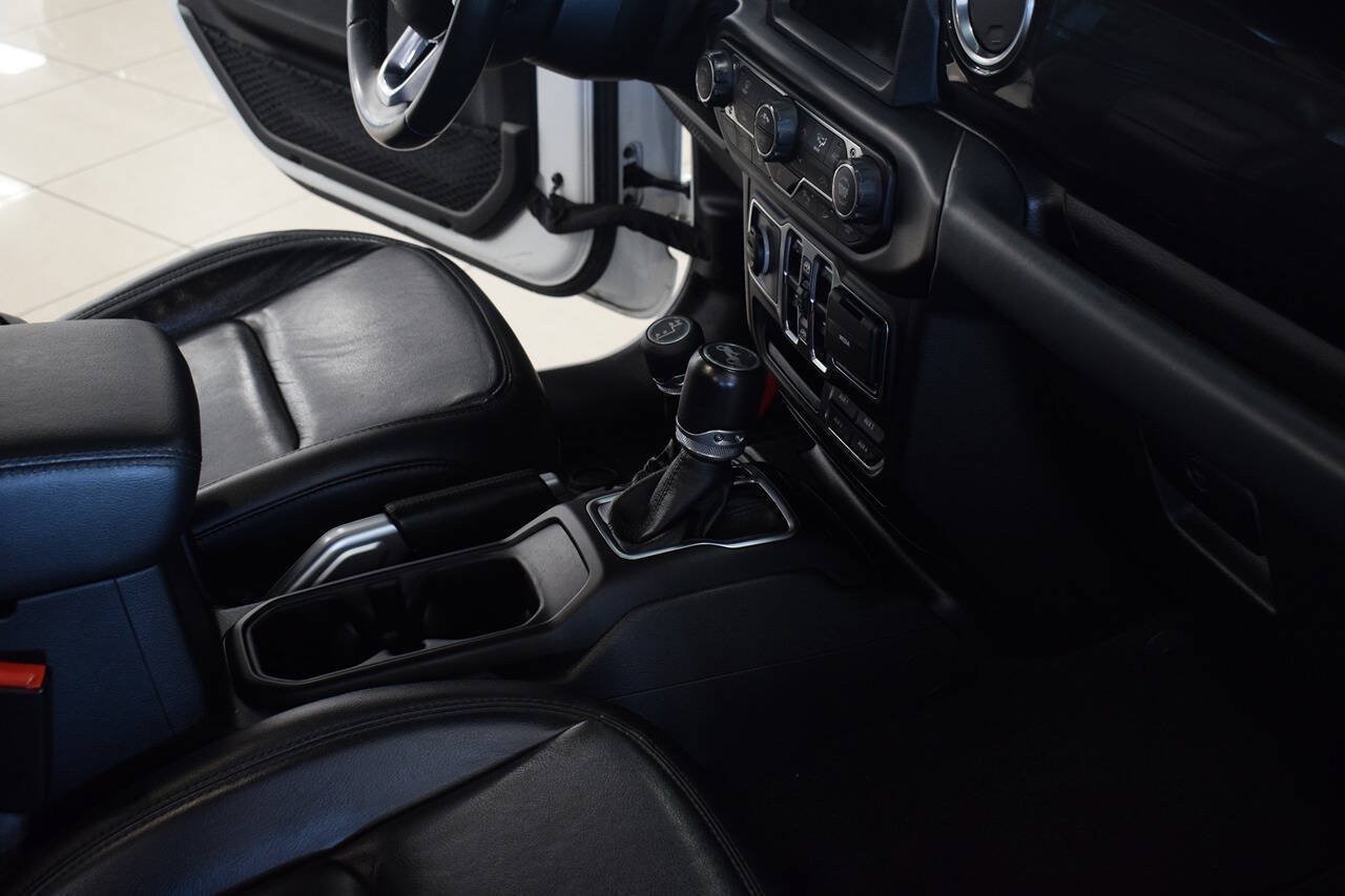 Used 2020 Jeep Wrangler Unlimited Sahara AWD/4WD image 28