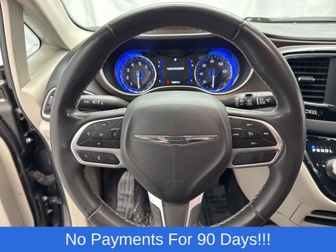Used 2022 Chrysler Voyager LX FWD image 10
