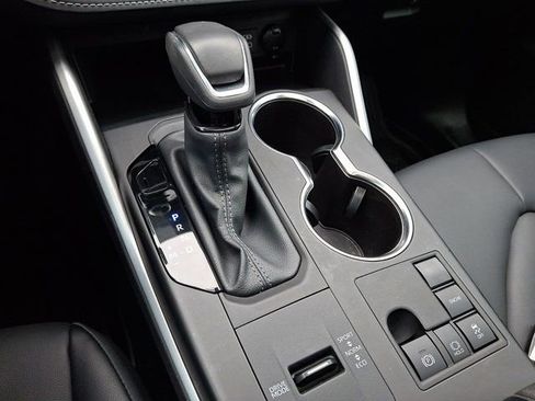 Used 2024 Toyota Highlander XLE image 19