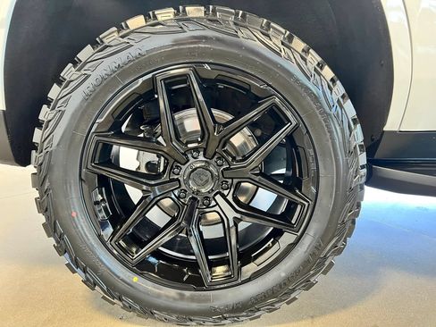 Used 2023 Chevrolet Tahoe LT AWD/4WD image 28