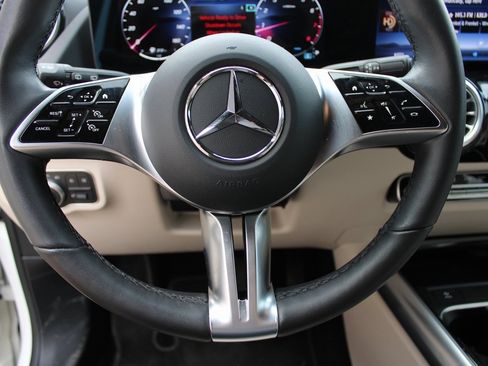 Used 2025 Mercedes-Benz GLA 250 4MATIC image 10