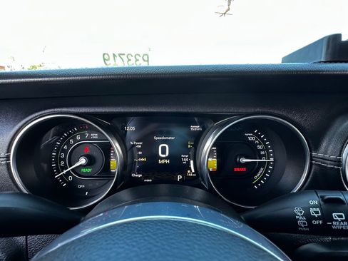 Used 2023 Jeep Wrangler Unlimited Sahara w/ Cold Weather Group AWD/4WD image 22