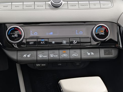 Used 2023 Hyundai Elantra Limited FWD image 25