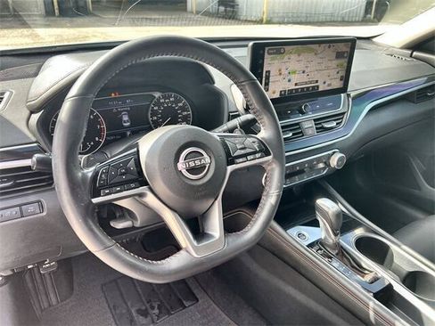 Used 2023 Nissan Altima 2.5 SR w/ SR Premium Package FWD image 11