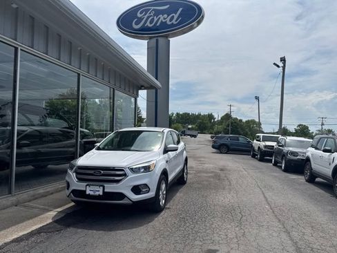 Used 2017 Ford Escape SE AWD/4WD image 1