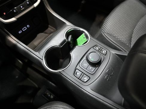 Used 2022 GMC Terrain SLE w/ Driver Convenience Package image 18