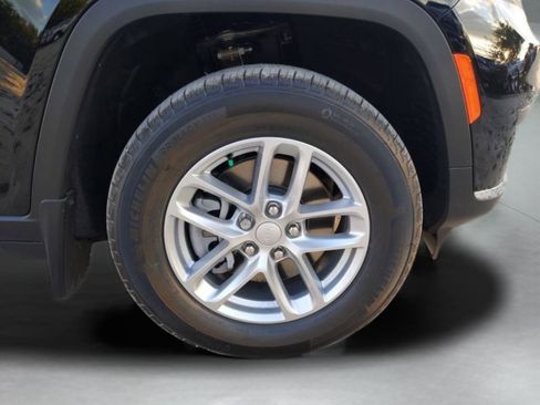 New 2025 Jeep Grand Cherokee L Laredo w/ Luxury Tech Group I RWD image 34