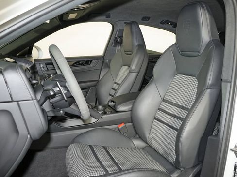 Certified 2025 Porsche Cayenne GTS AWD/4WD image 5