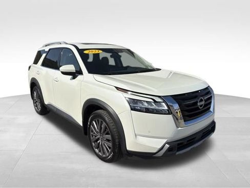 Used 2023 Nissan Pathfinder SL w/ SL Premium Package AWD/4WD image 8