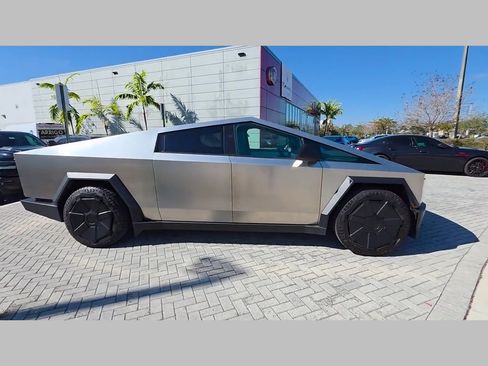 Used 2024 Tesla Cybertruck AWD Crew Cab image 37