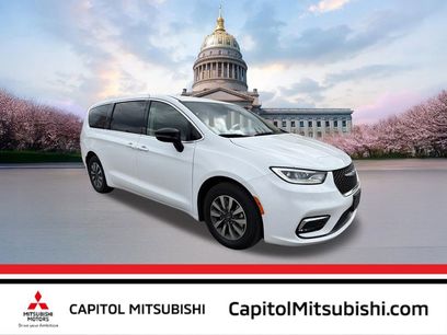 Used 2024 Chrysler Pacifica Limited