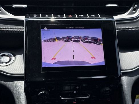 New 2025 Jeep Grand Cherokee Altitude image 21