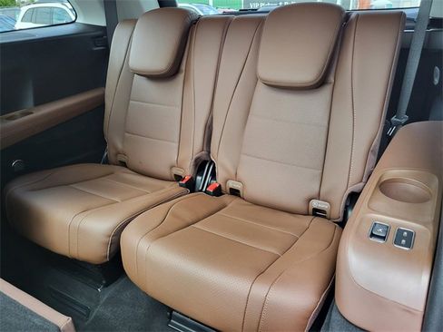 Used 2024 Mercedes-Benz GLS 450 4MATIC image 6