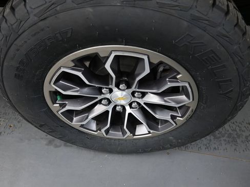 Used 2022 Chevrolet Colorado ZR2 AWD/4WD image 9