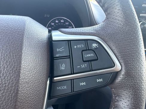 Used 2022 Toyota Sienna Platinum FWD image 10